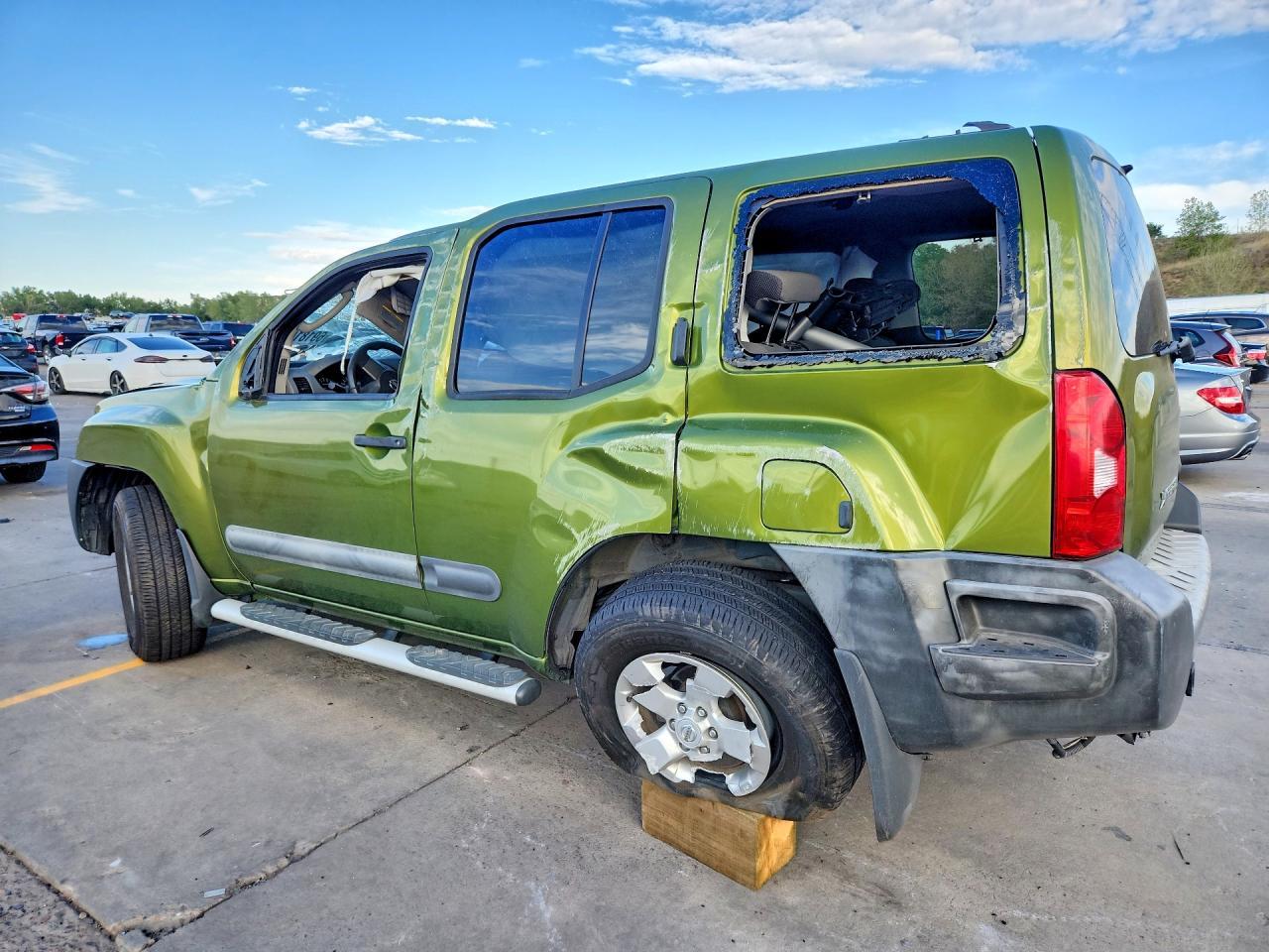 2011 Nissan Xterra X - Фото 2