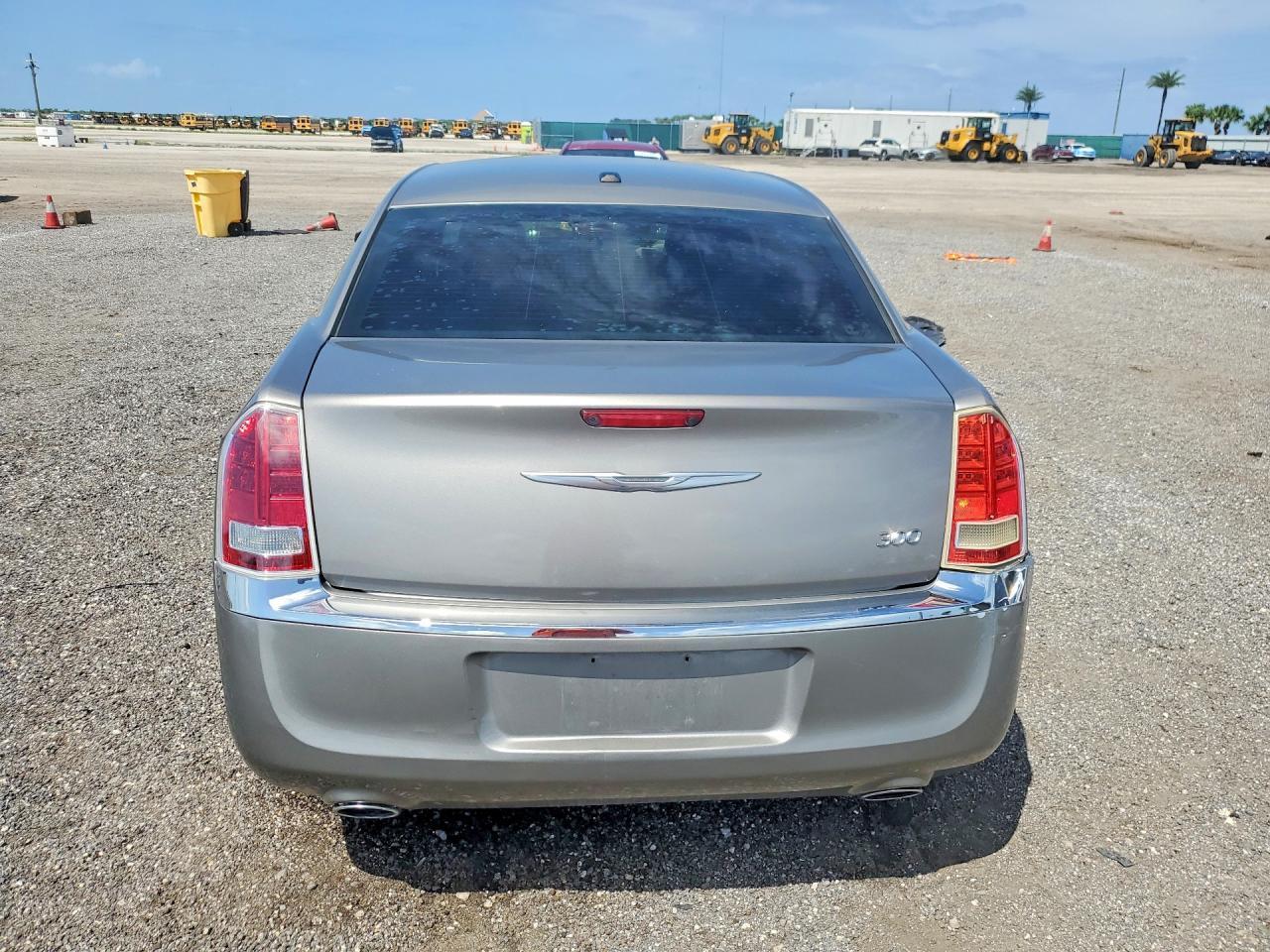 2014 Chrysler 300 - Фото 6