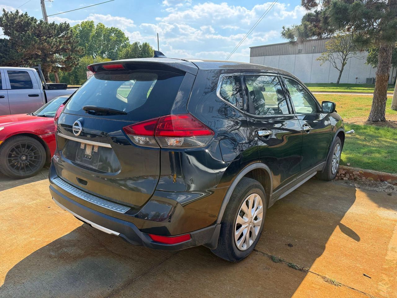 2017 Nissan Rogue S - Image 4