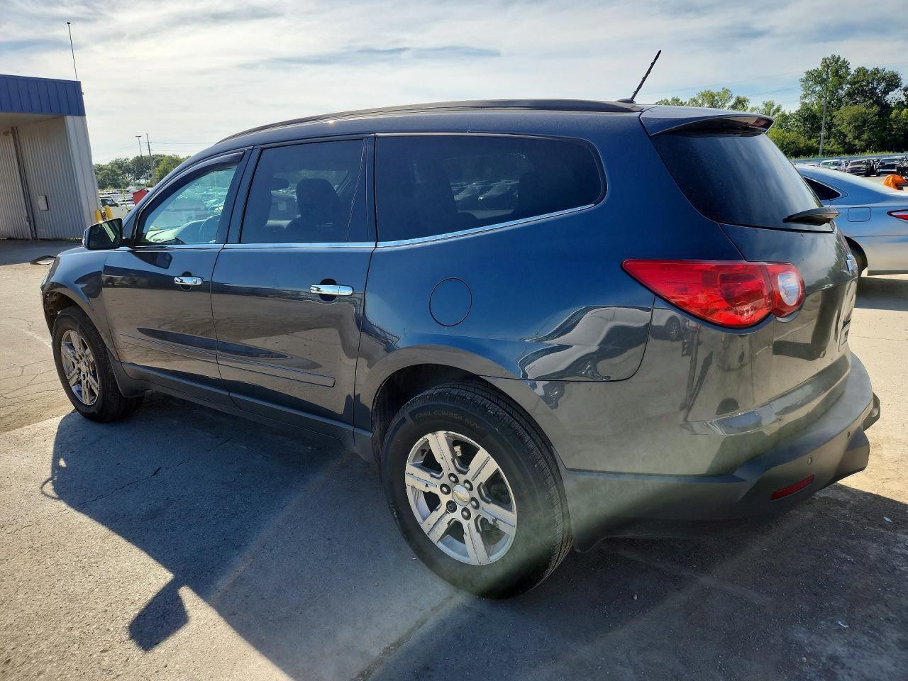 2011 Chevrolet Traverse Lt - Image 2