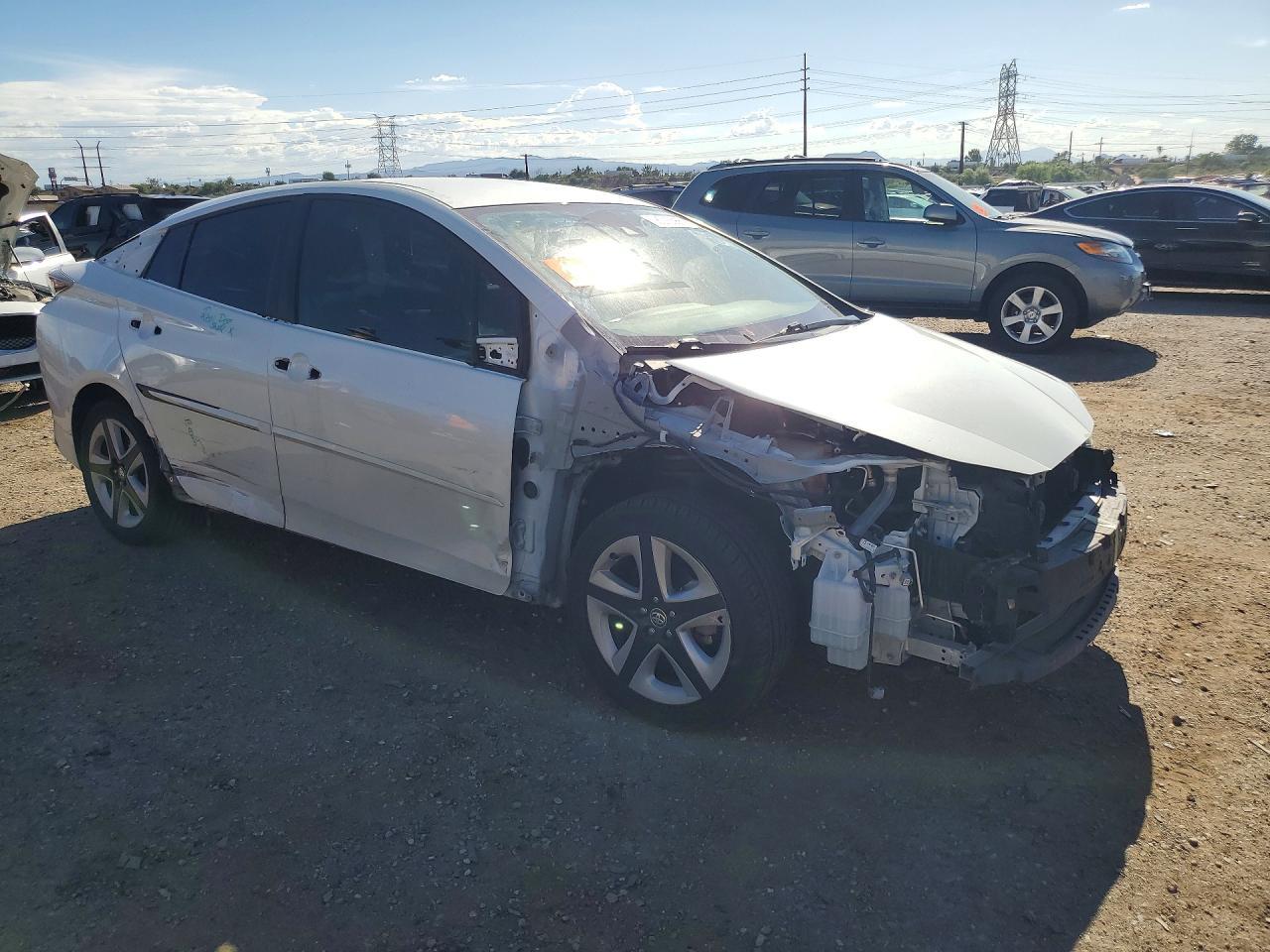 2017 Toyota Prius Three Touring - Image 4