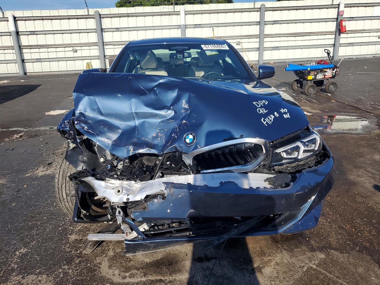 2025 BMW 330Xi - Фото 5