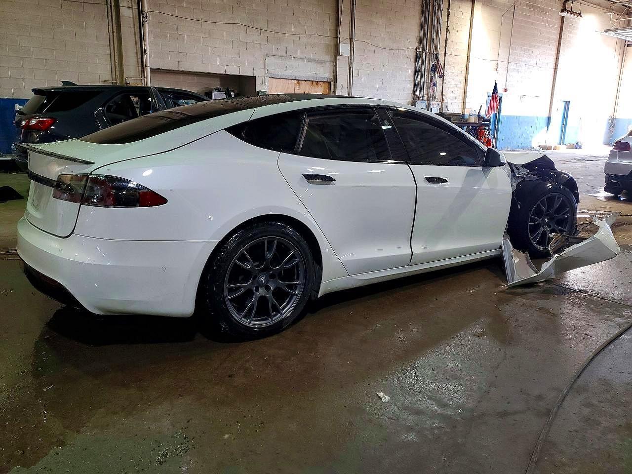 2022 Tesla Model S - Фото 3