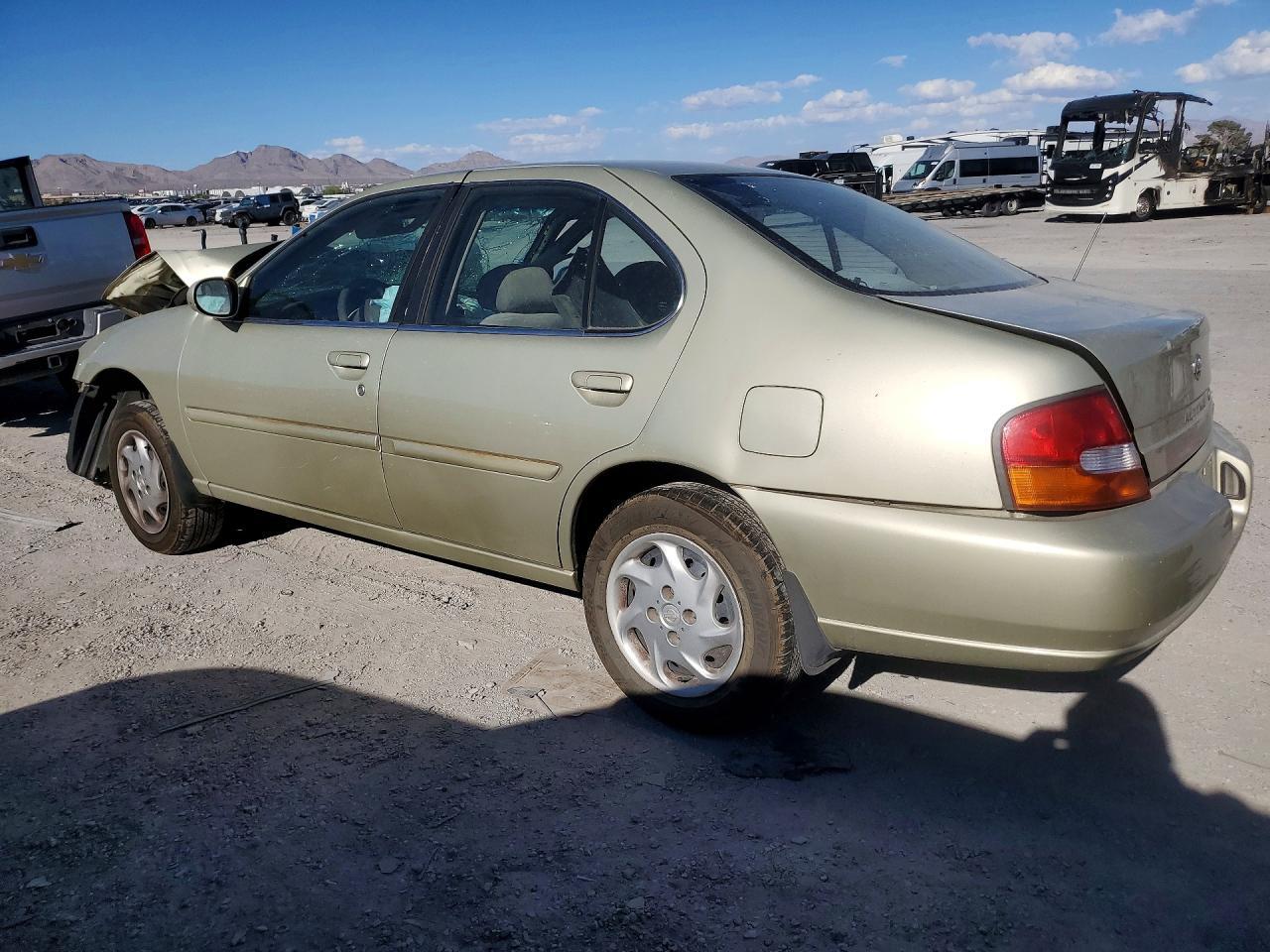 1999 Nissan Altima Xe - Image 2