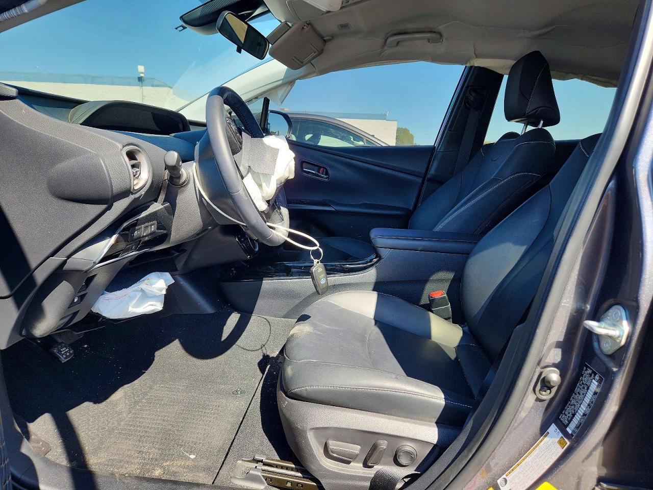 2022 Toyota Prius Prime Le - Image 7