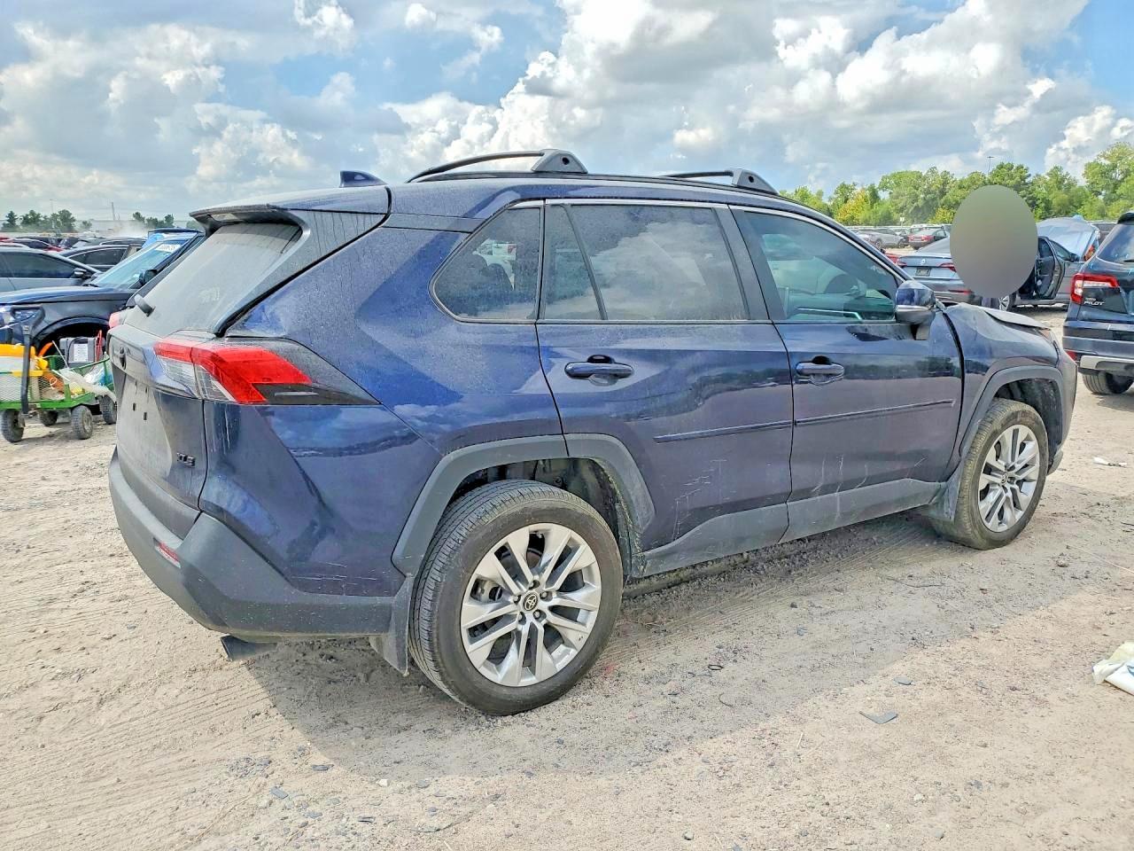 2025 Toyota Rav4 Xle Premium - Image 3