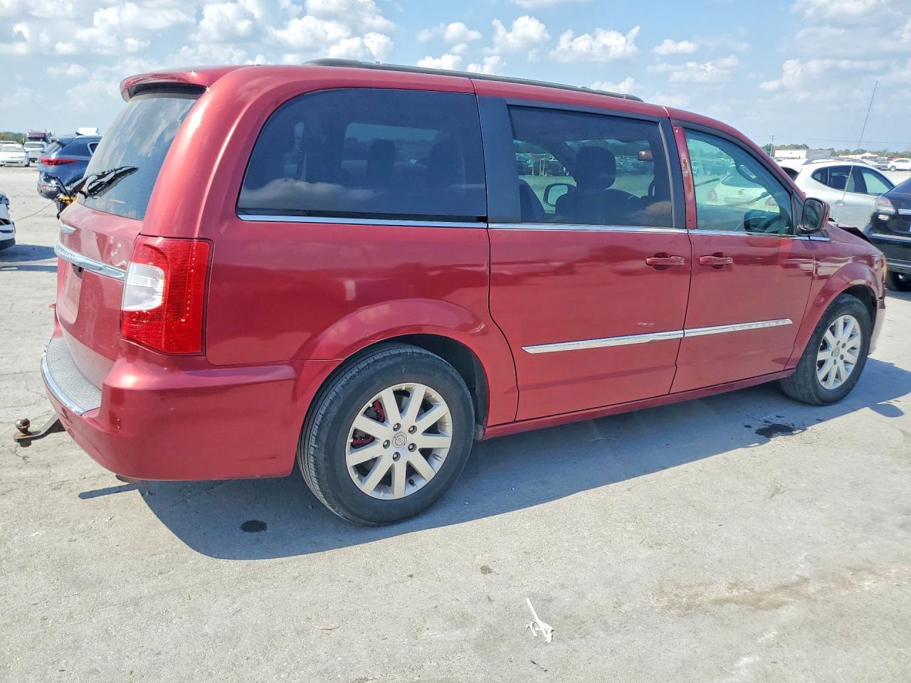 2014 Chrysler Town & Country Touring - Фото 3