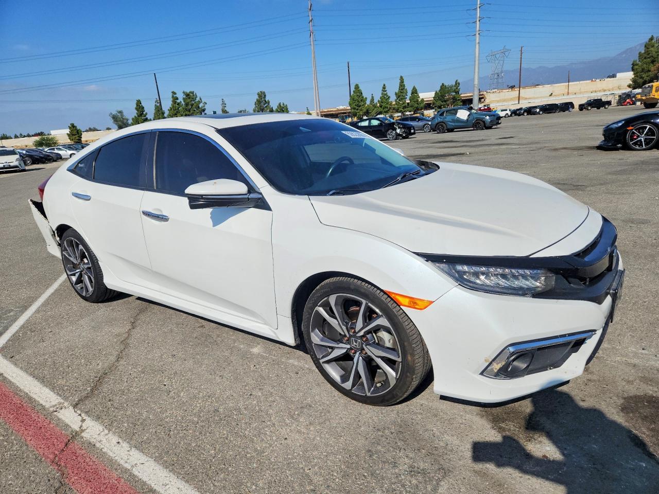 2019 Honda Civic Touring - Image 4