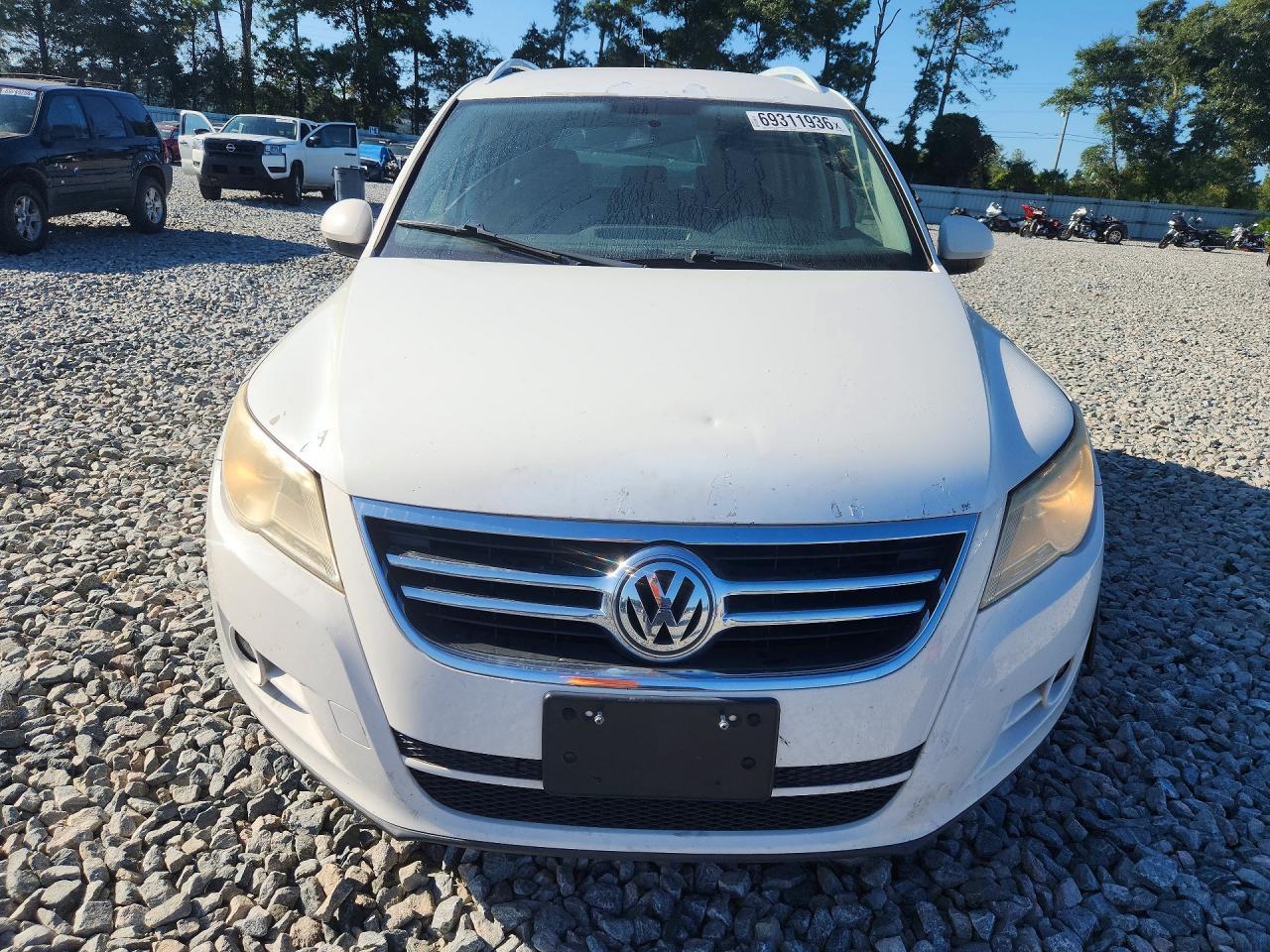 2011 Volkswagen Tiguan S - Image 5