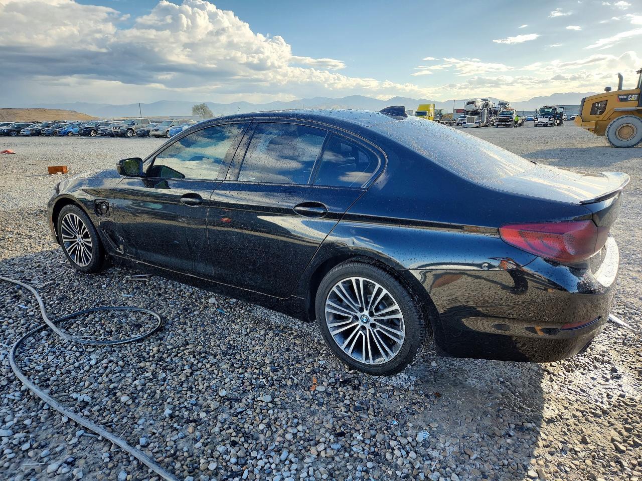 2019 BMW 530E - Фото 2