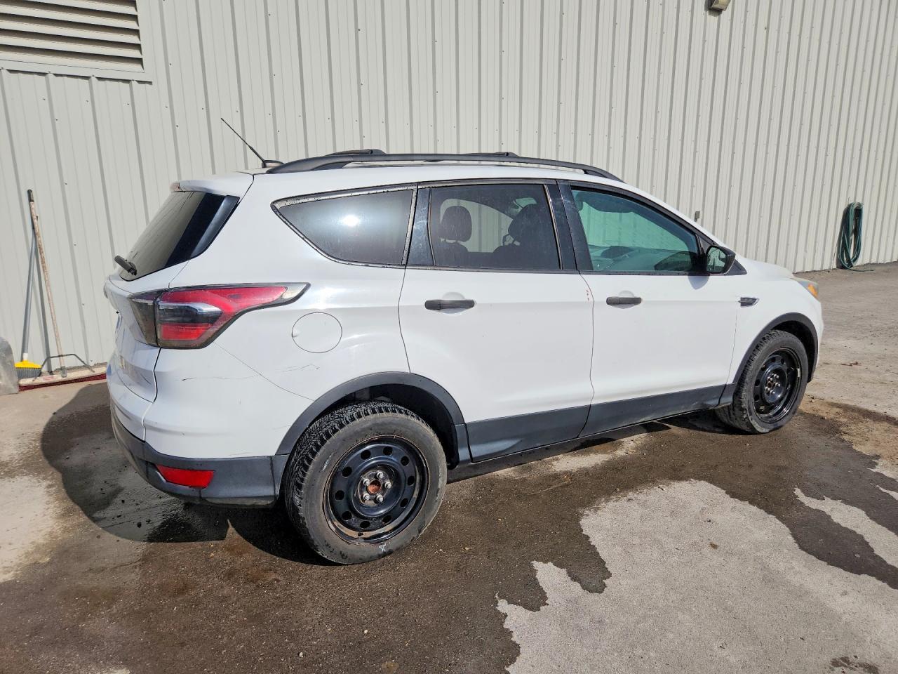 2017 Ford Escape S - Фото 3