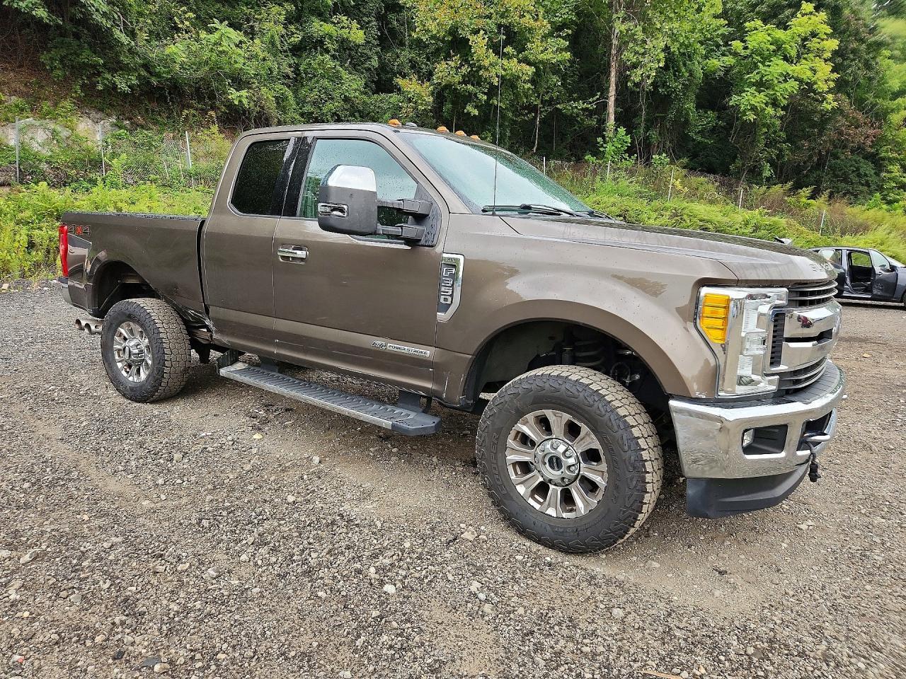 2017 Ford F350 Super Duty - Image 4