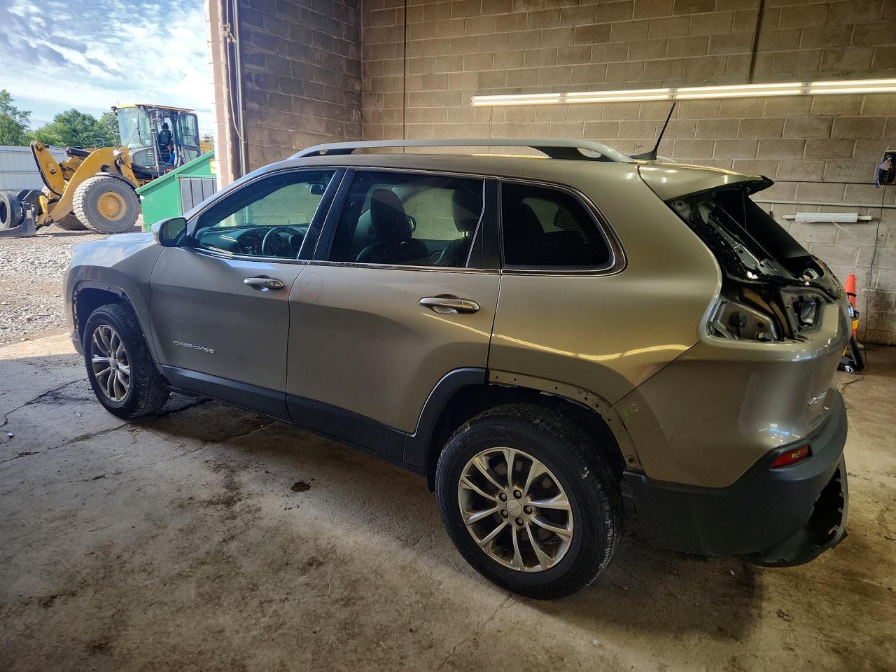 2019 Jeep Cherokee Latitude Plus - Image 2