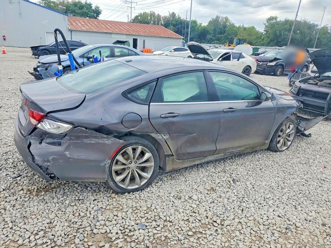 2016 Chrysler 200 S - Фото 3