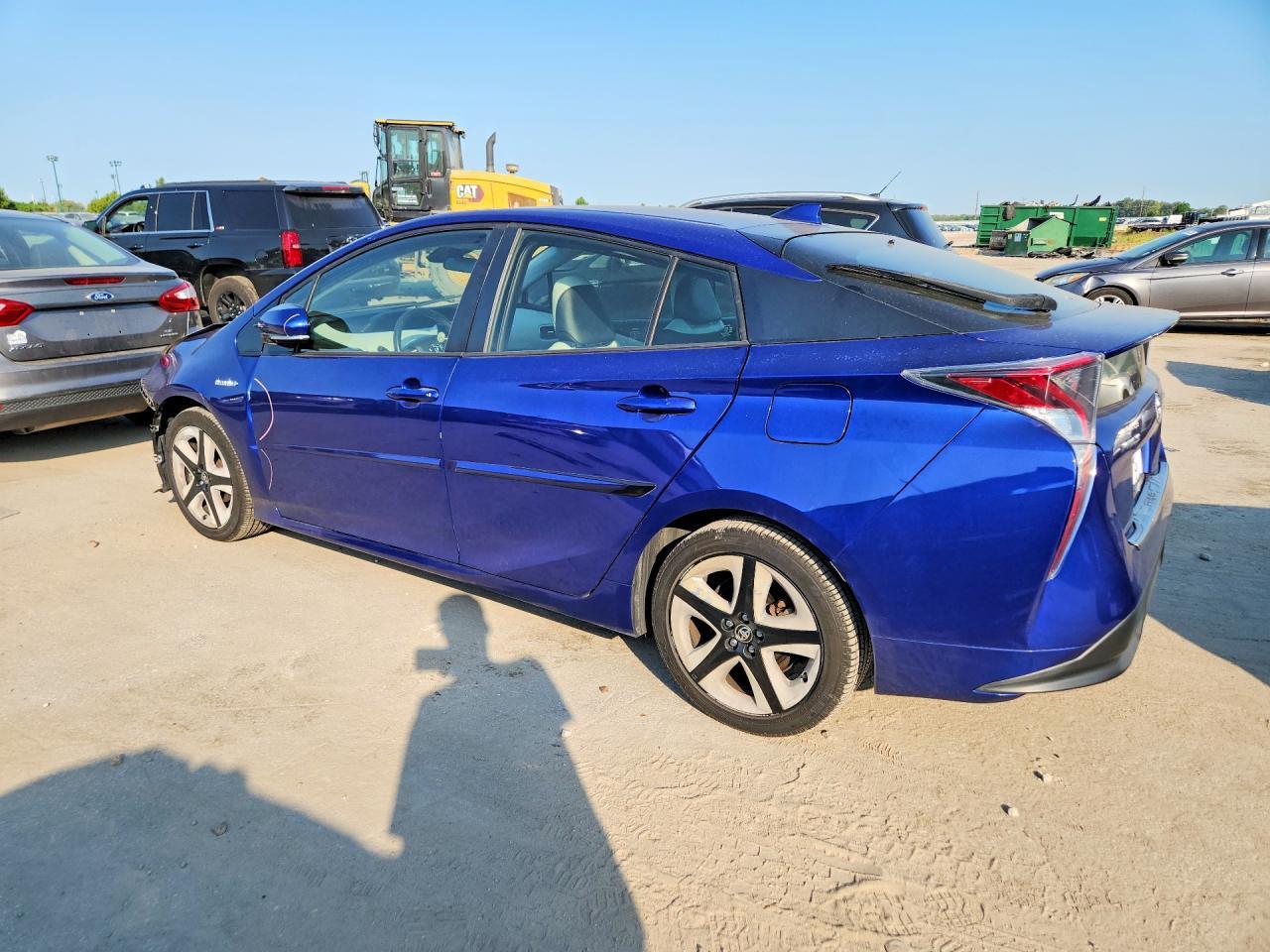 2016 Toyota Prius Three Touring - Image 2