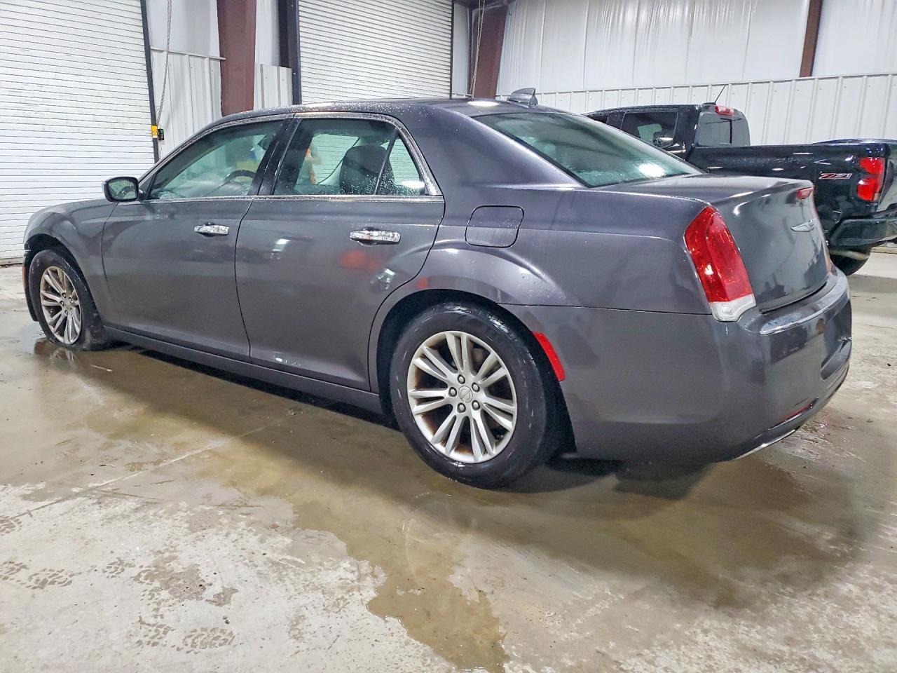 2016 Chrysler 300C - Фото 2