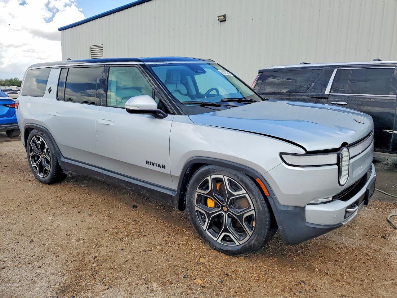 2023 Rivian R1S Adventure - Фото 4