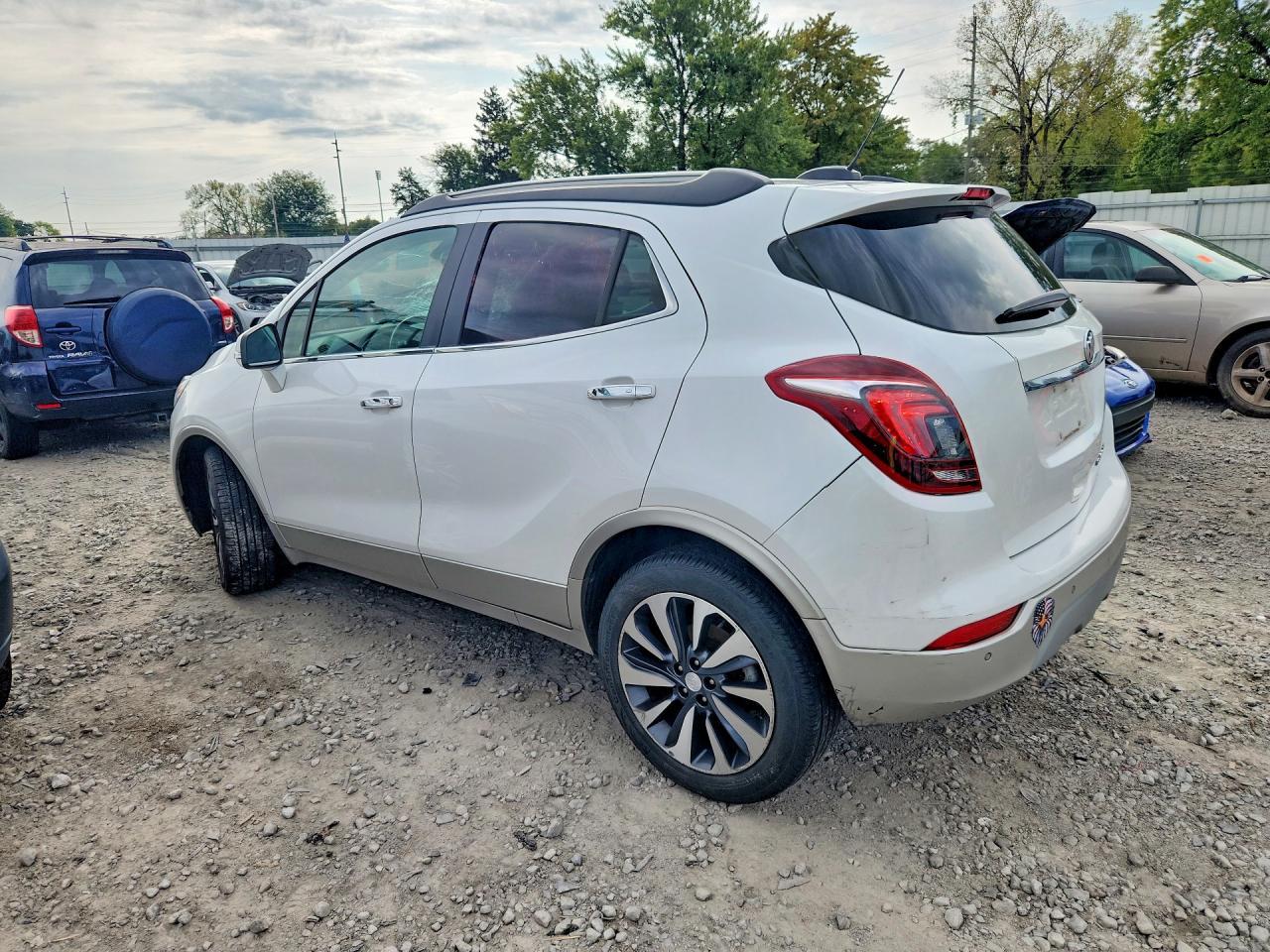2020 Buick Encore Essence - Image 2
