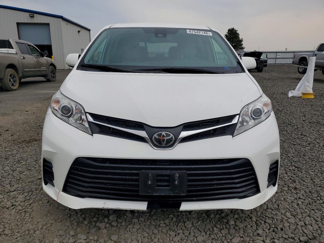 2020 Toyota Sienna Le - Image 5