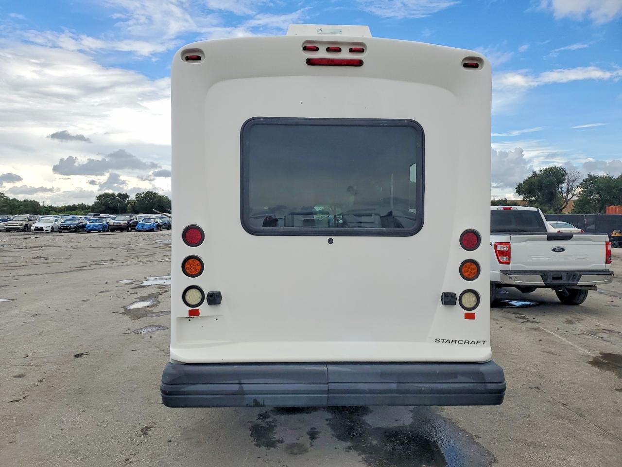 2016 Ford Econoline E350 Super Duty Cutaway Van - Фото 6