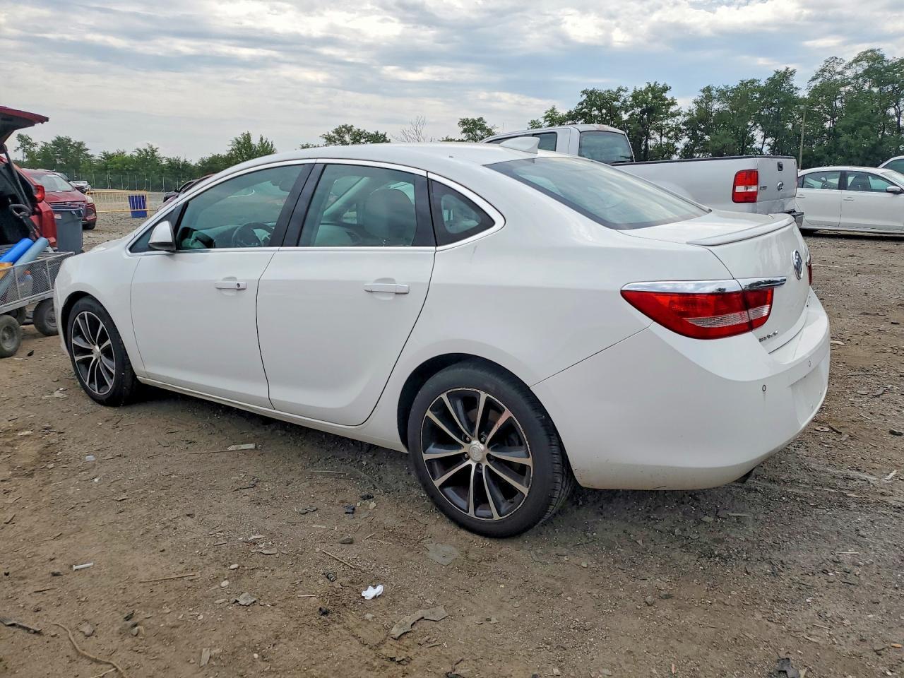 2017 Buick Verano Sport Touring - Фото 2