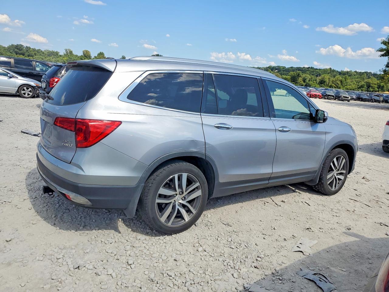 2018 Honda Pilot Elite - Image 3