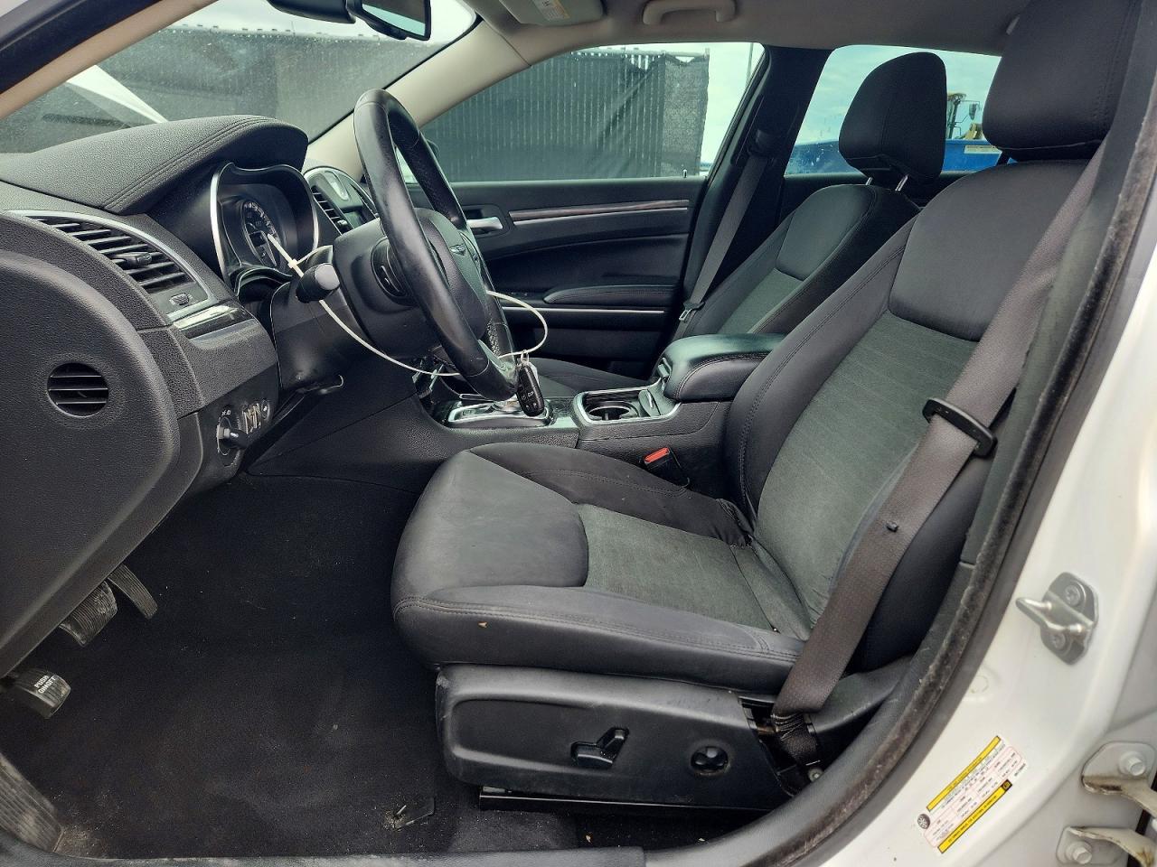 2019 Chrysler 300 Touring - Image 7