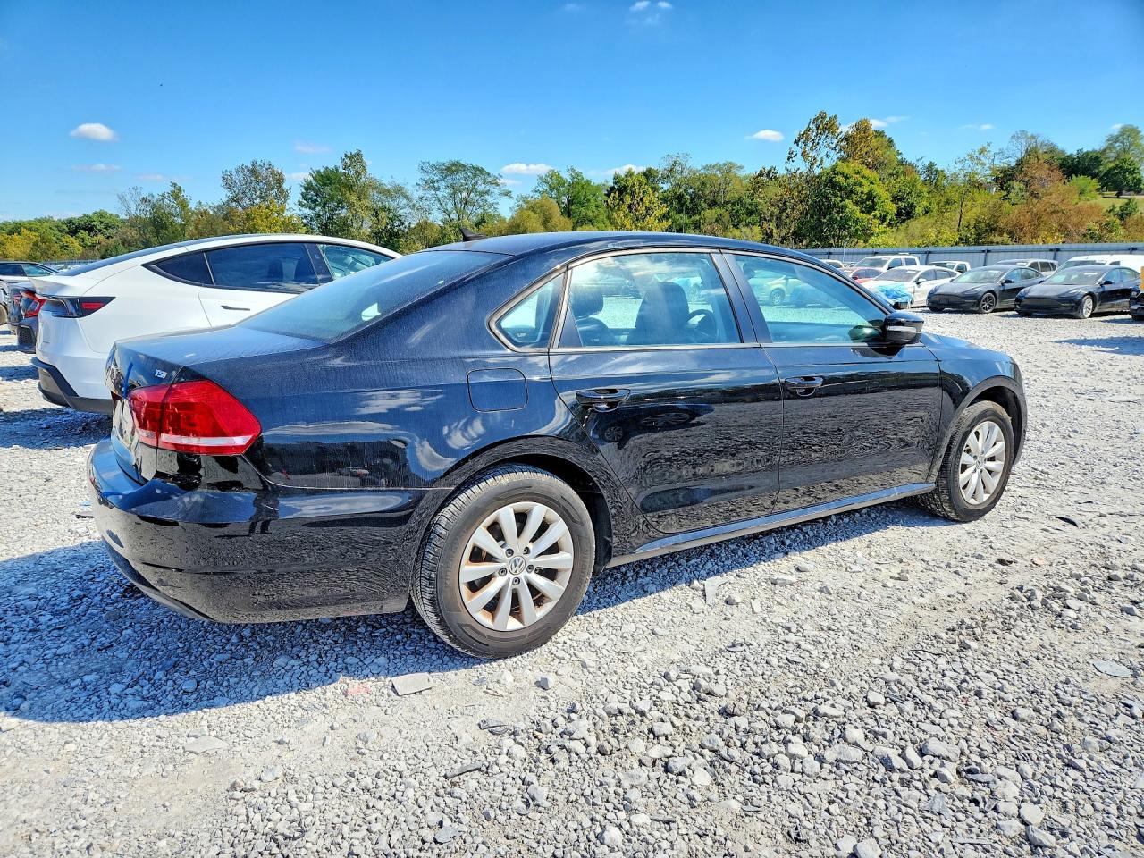 2014 Volkswagen Passat S - Фото 3