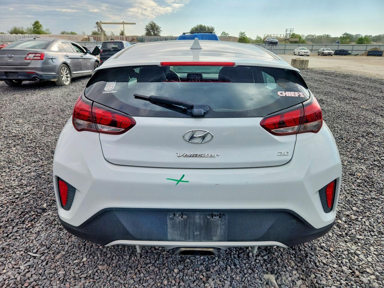 2019 Hyundai Veloster 2.0L Premium - Фото 6
