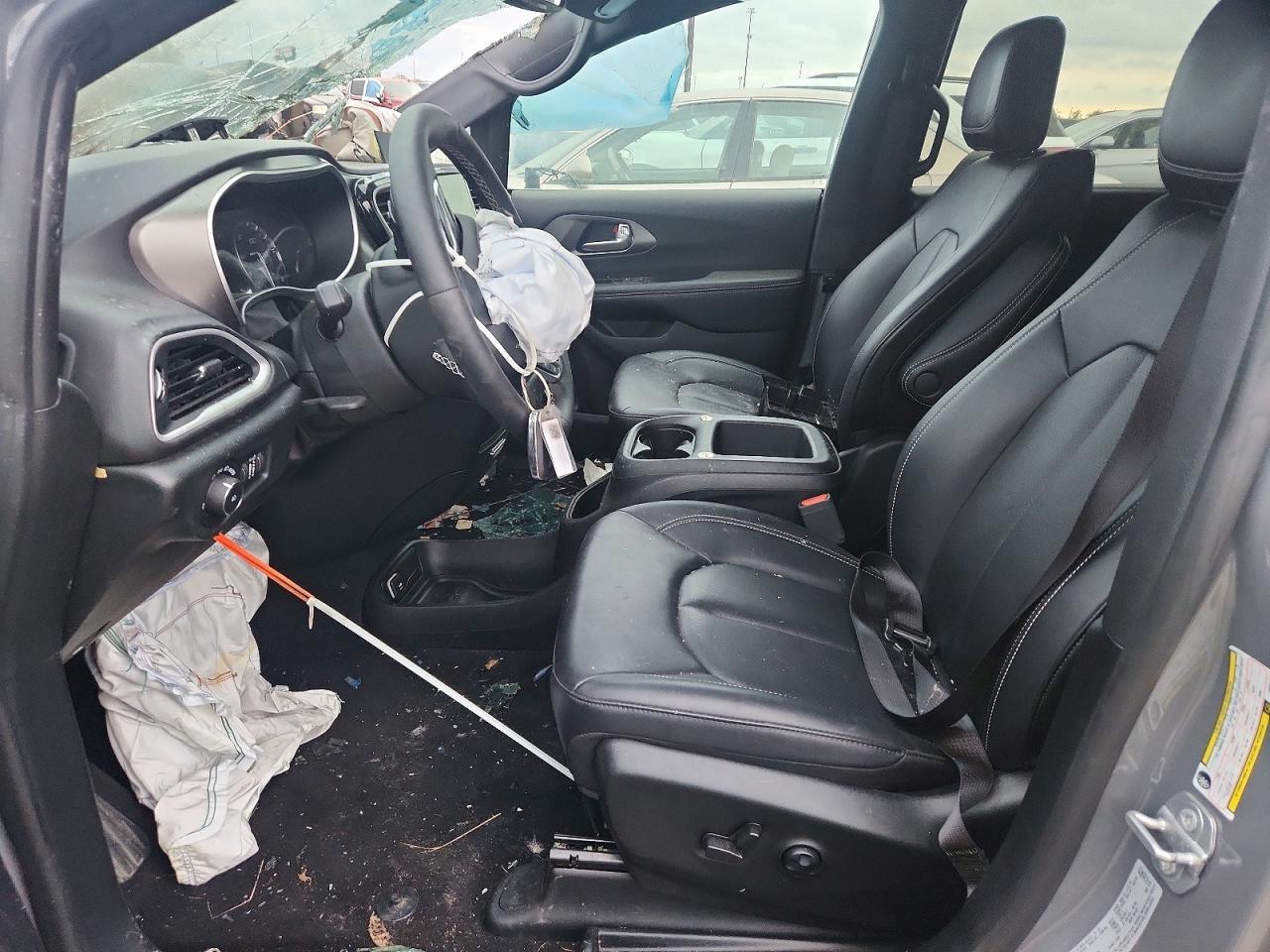 2025 Chrysler Pacifica Select - Image 7