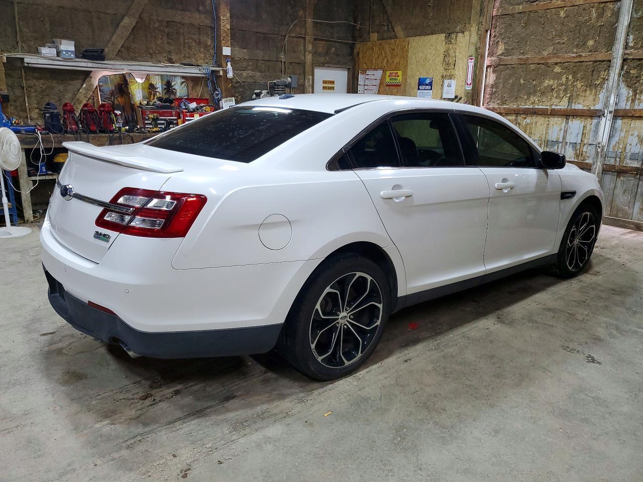 2015 Ford Taurus Sho - Фото 3