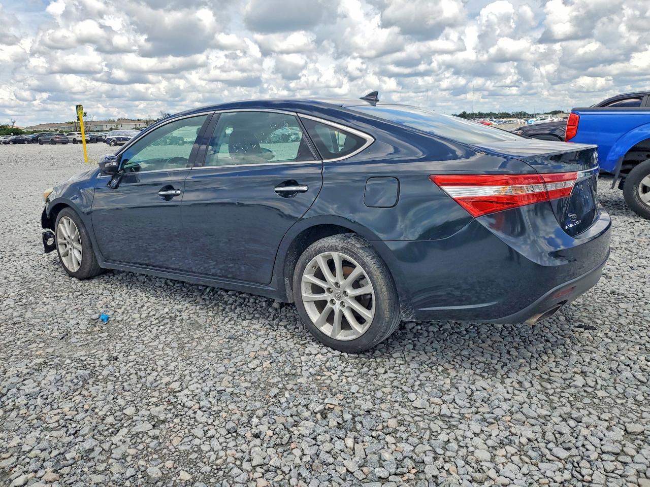 2015 Toyota Avalon Limited - Image 2