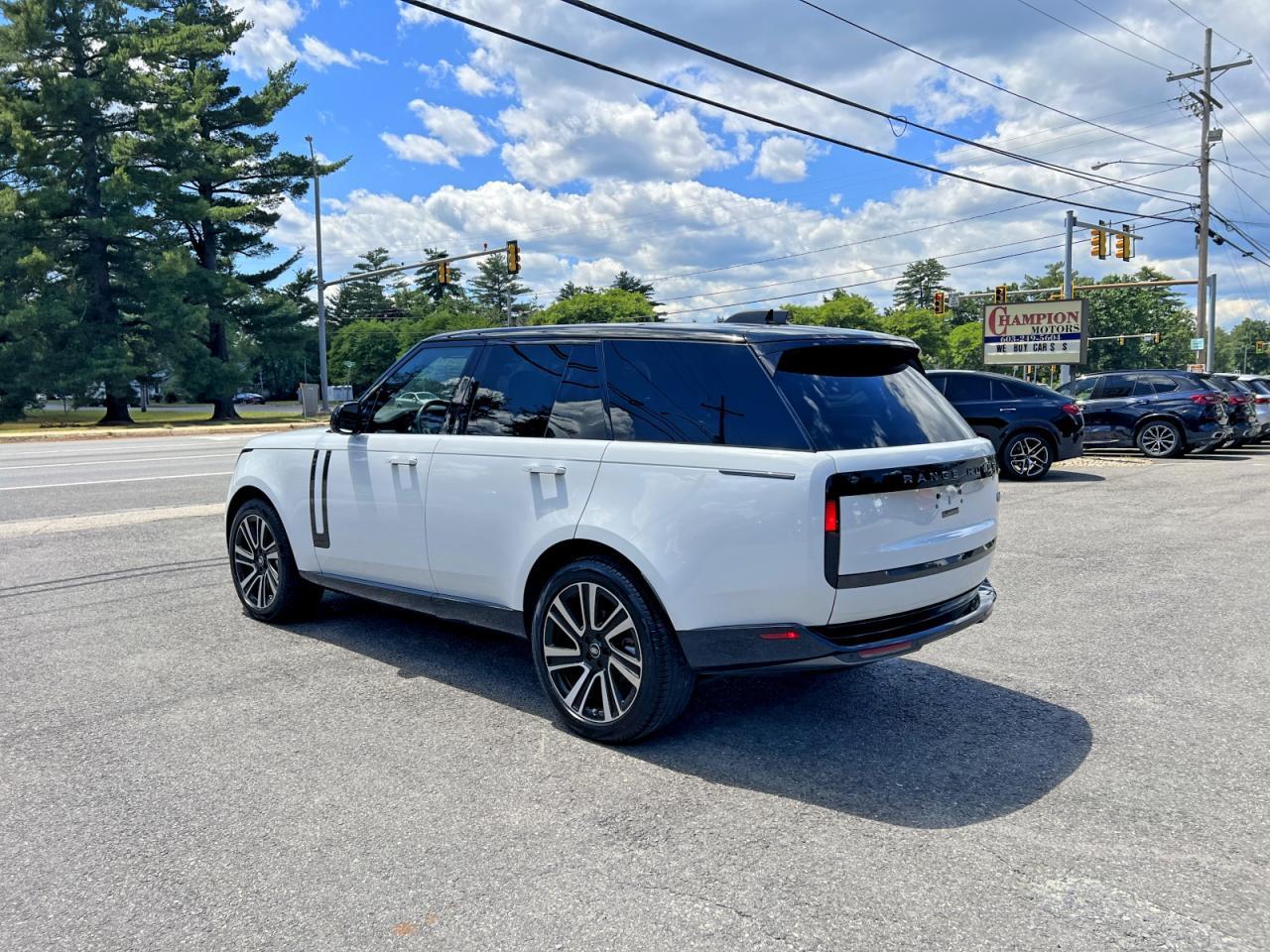 2023 Land Rover Range Rover Se - Image 3