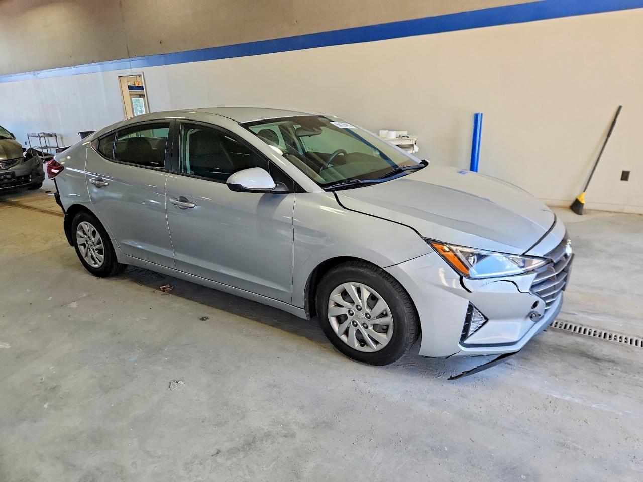 2020 Hyundai Elantra Se - Image 4