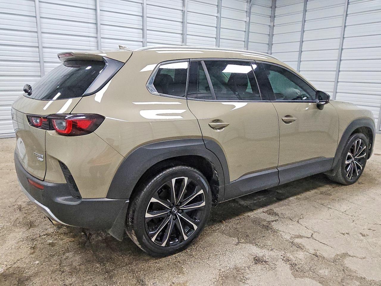 2025 Mazda Cx-50 Premium Plus - Image 3