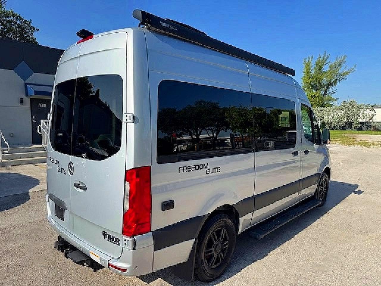 2022 Mercedes-Benz Sprinter 2500 - Фото 3
