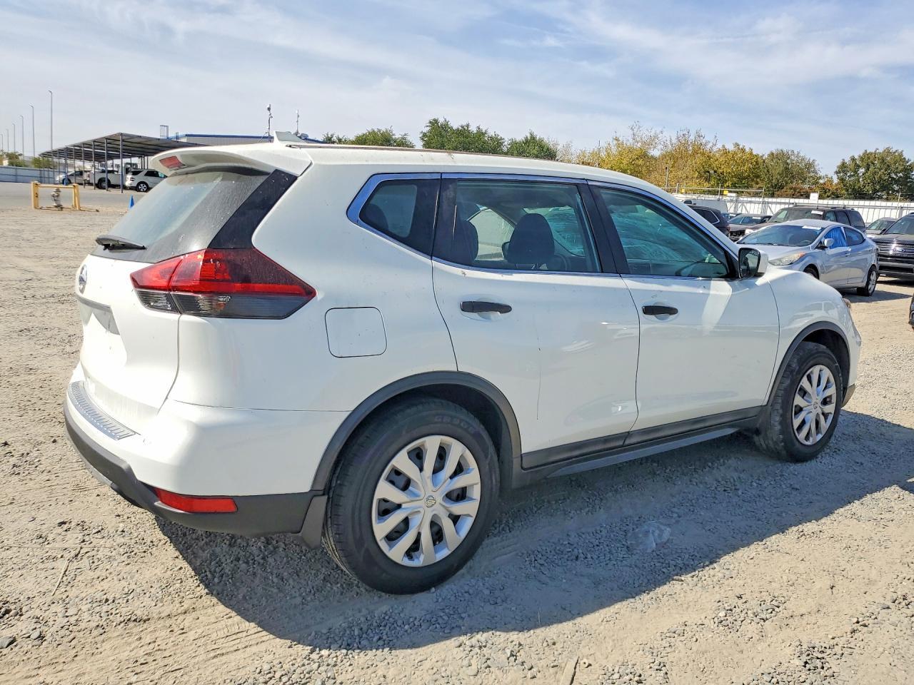 2018 Nissan Rogue S - Image 3
