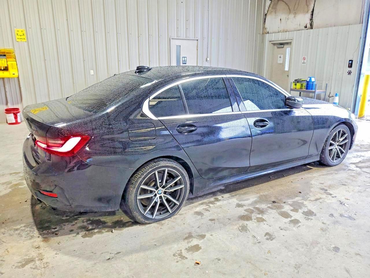 2019 BMW 330I - Фото 3