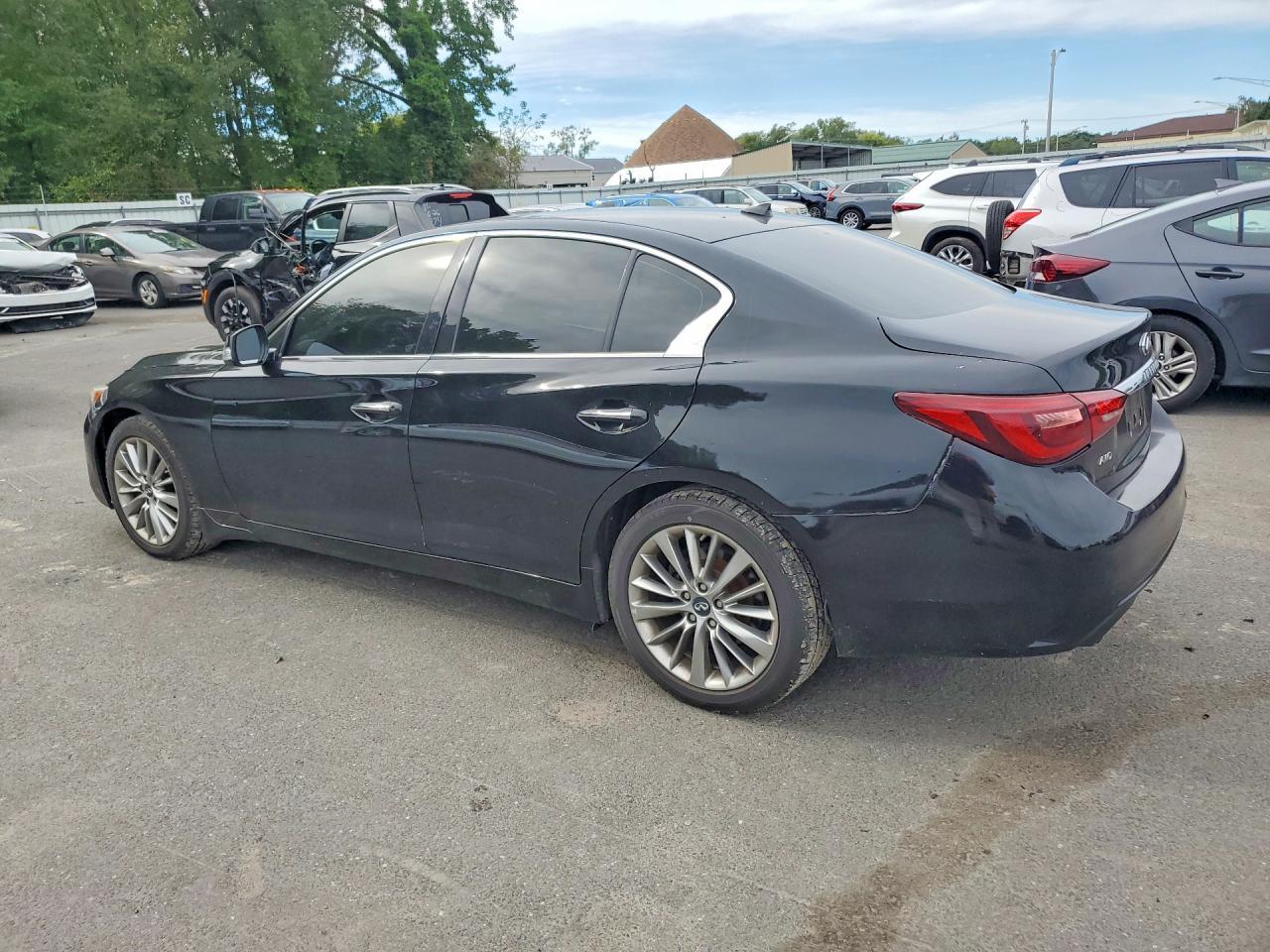 2018 Infiniti Q50 3.0T Luxe - Фото 2