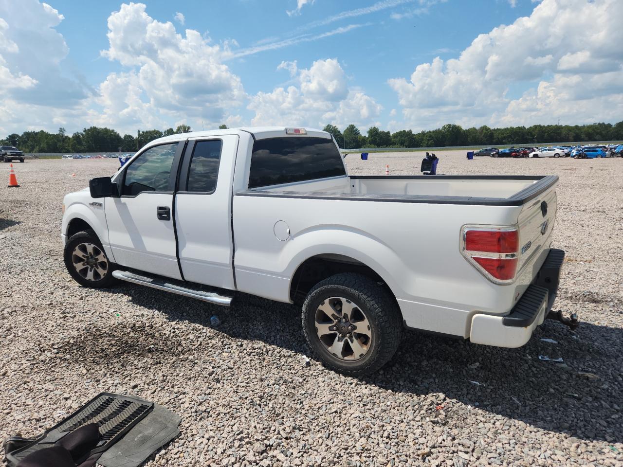 2014 Ford F150 Super Cab - Image 2