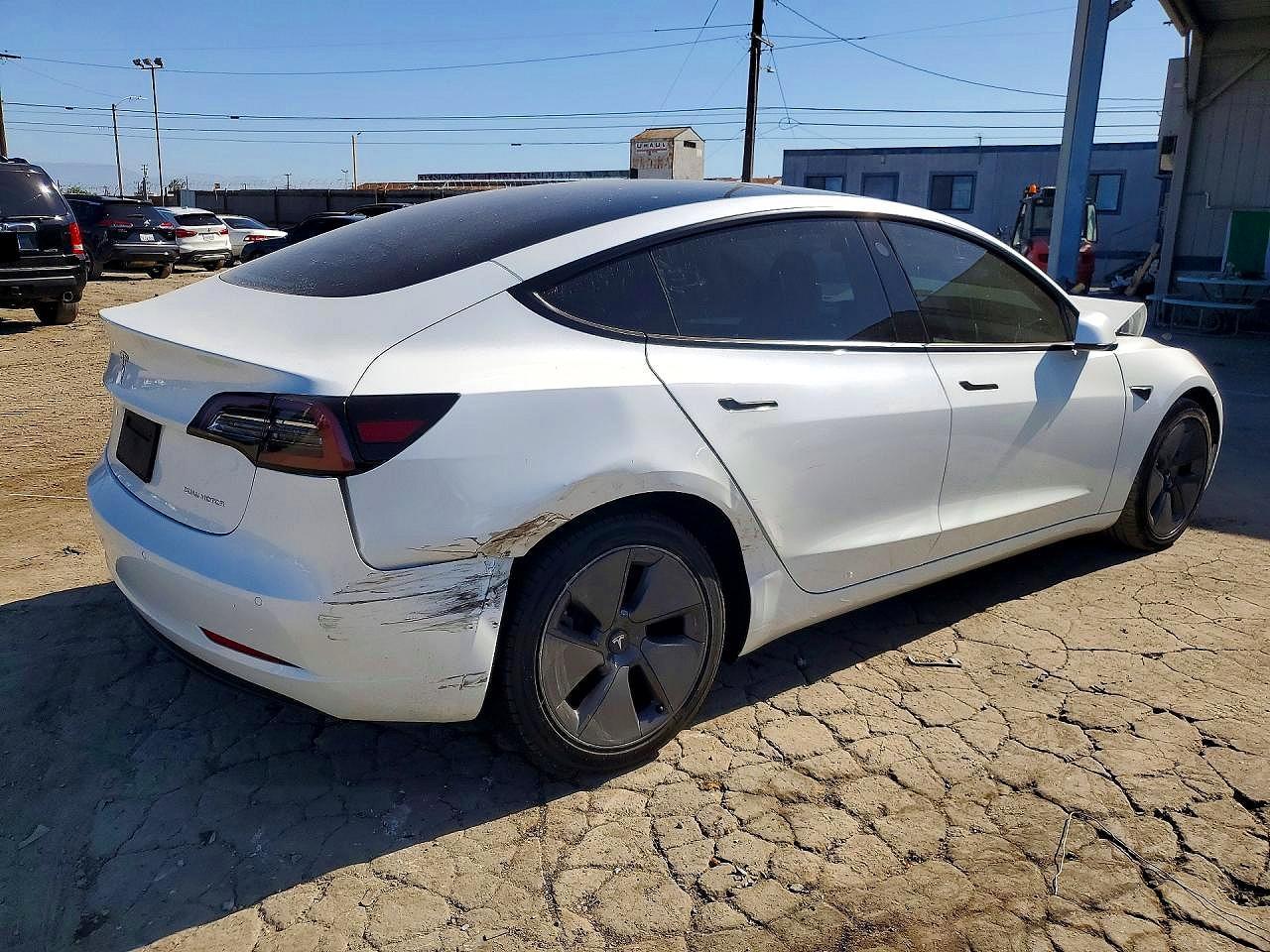 2022 Tesla Model 3 - Фото 3