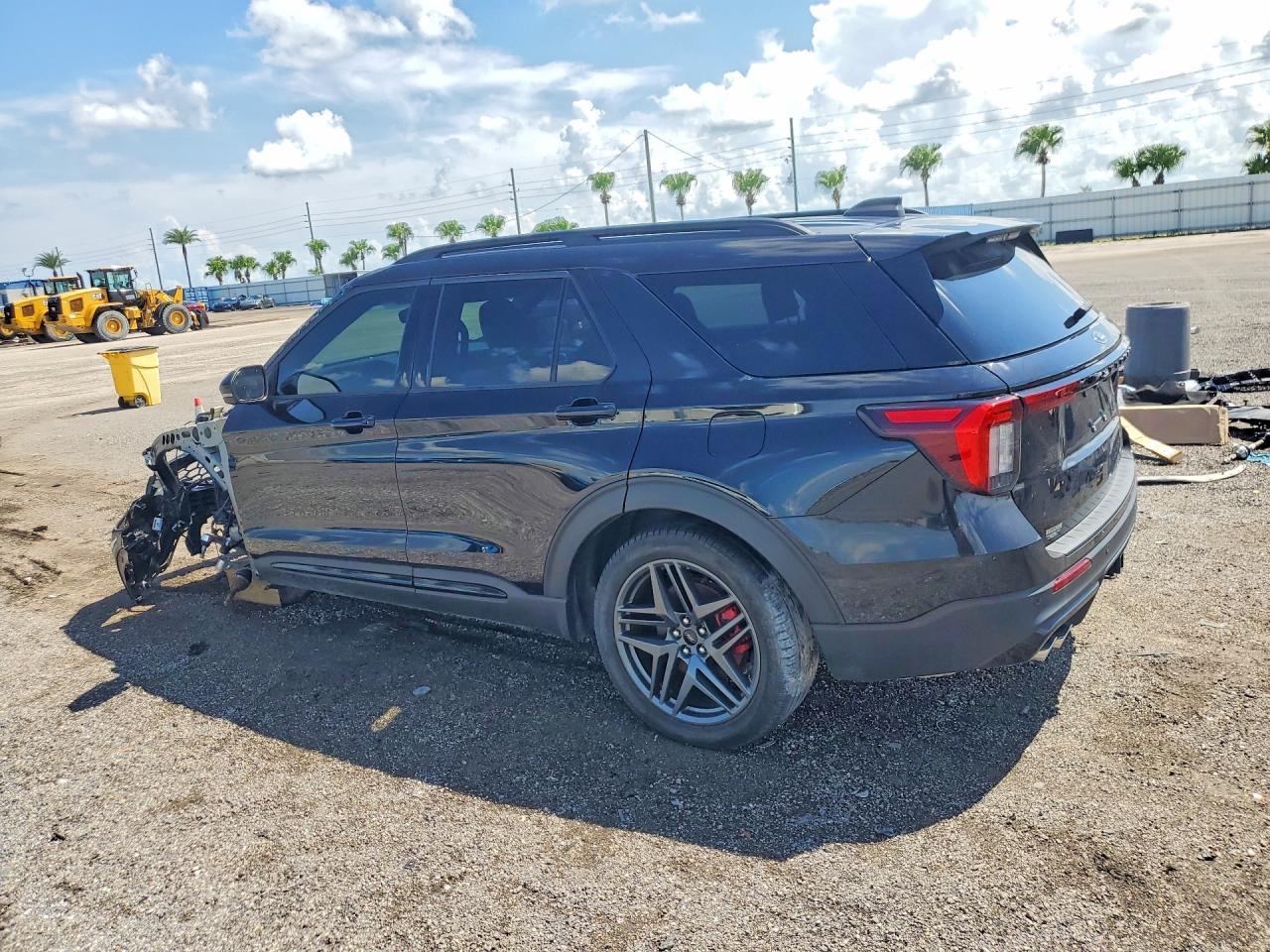 2025 Ford Explorer St - Фото 2