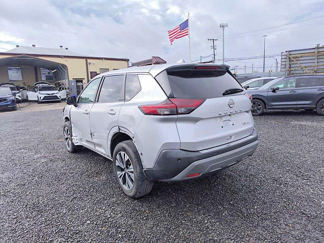 2023 Nissan Rogue Sv - Image 2