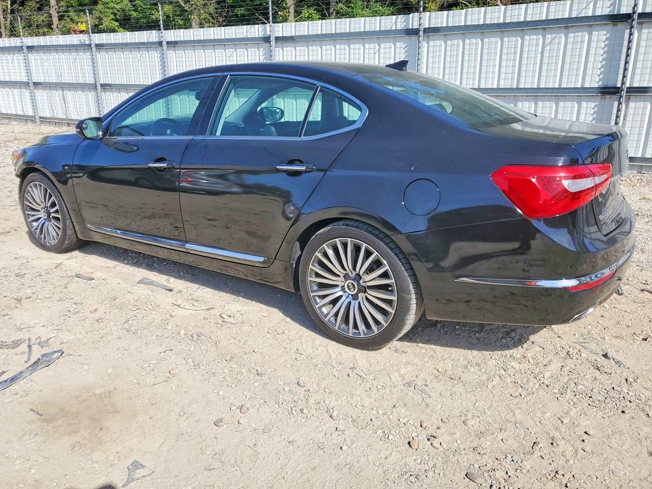 2014 Kia Cadenza Premium - Image 2