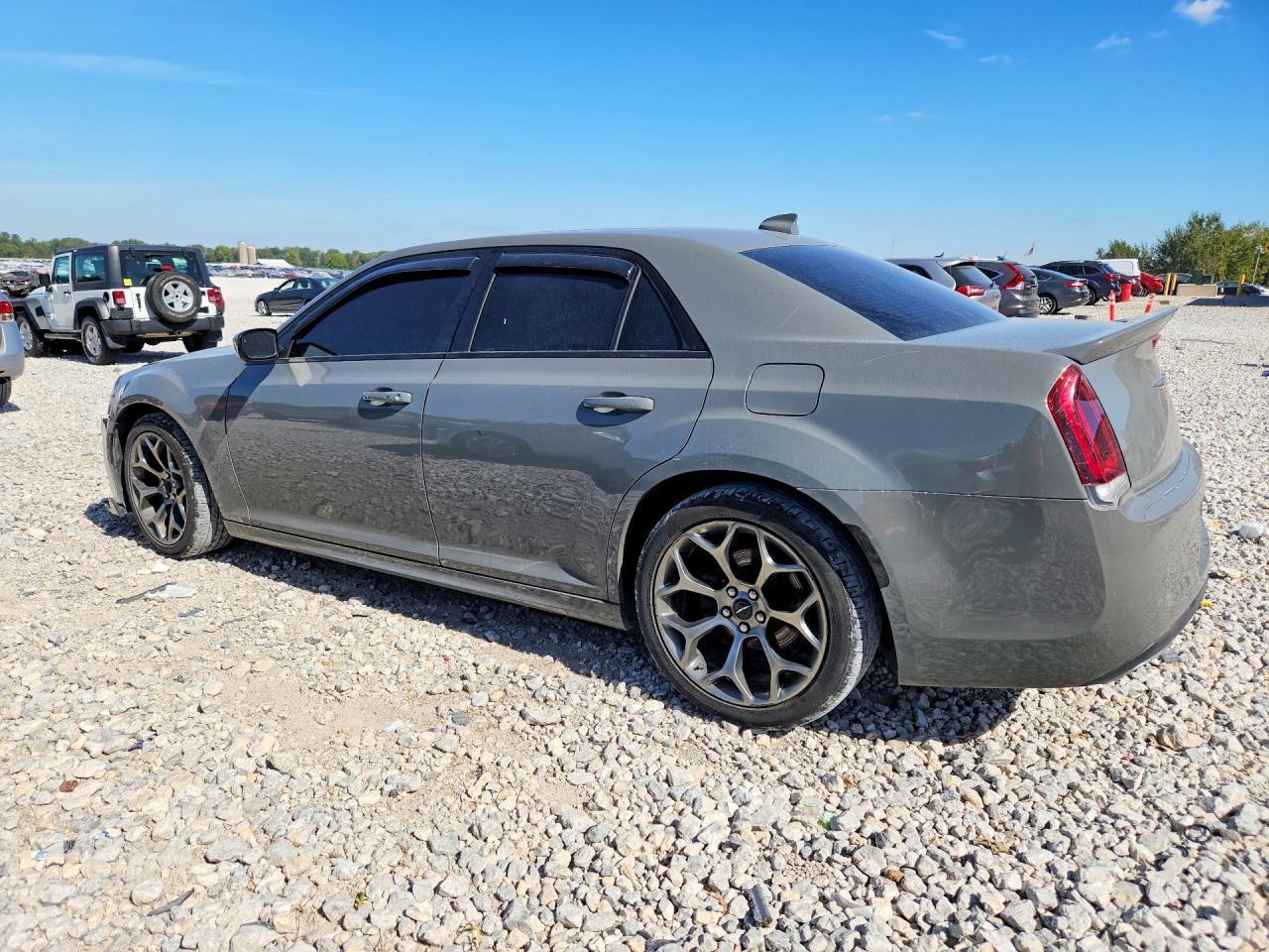 2017 Chrysler 300 S - Фото 2