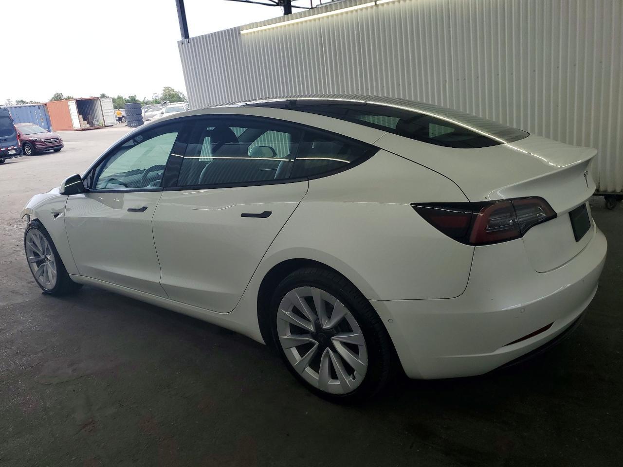 2022 Tesla Model 3 - Фото 2