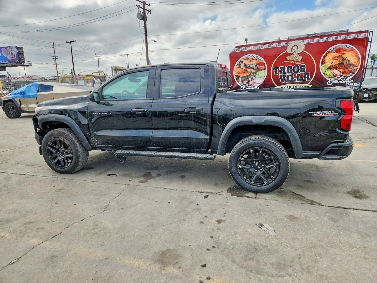 2023 Chevrolet Colorado Trail Boss - Фото 2