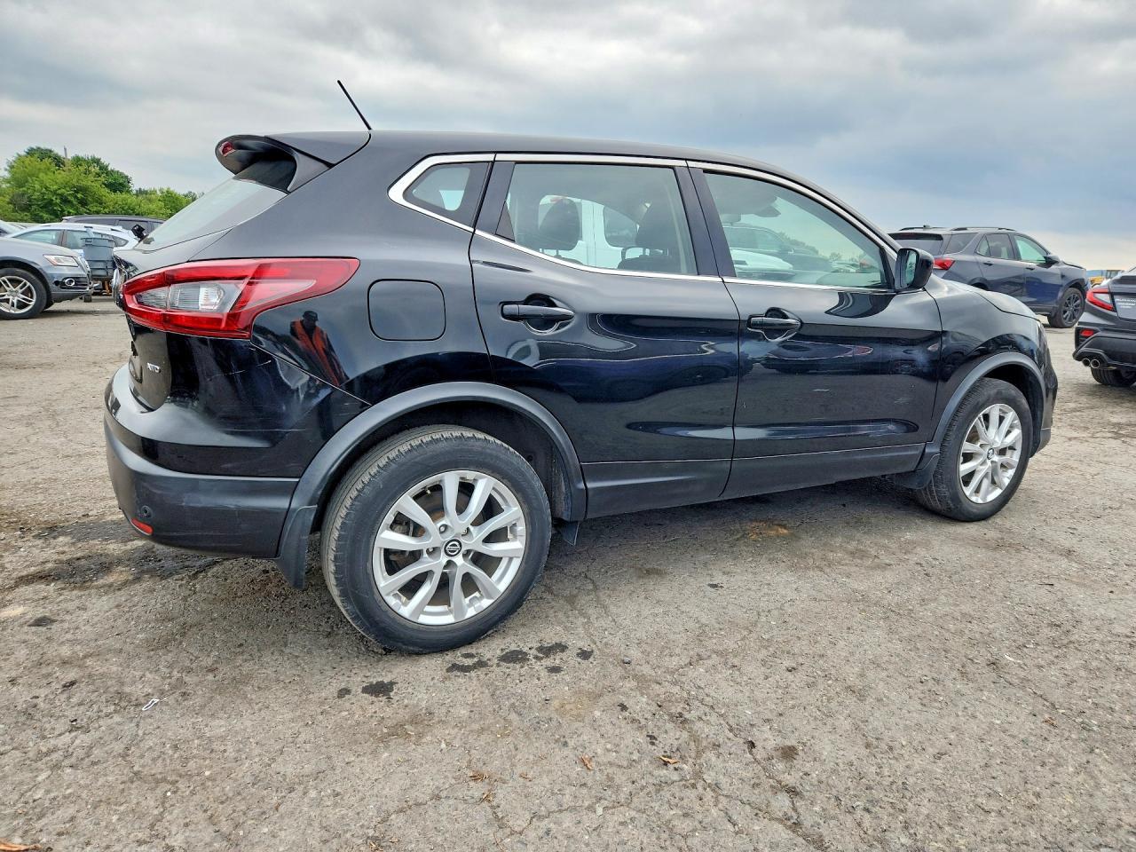 2021 Nissan Rogue Sport S - Image 3