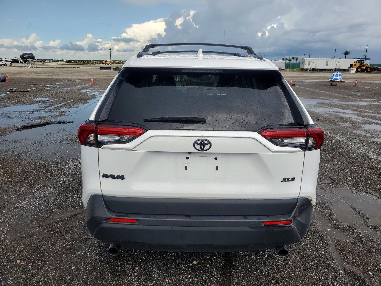 2025 Toyota Rav4 Xle - Image 6