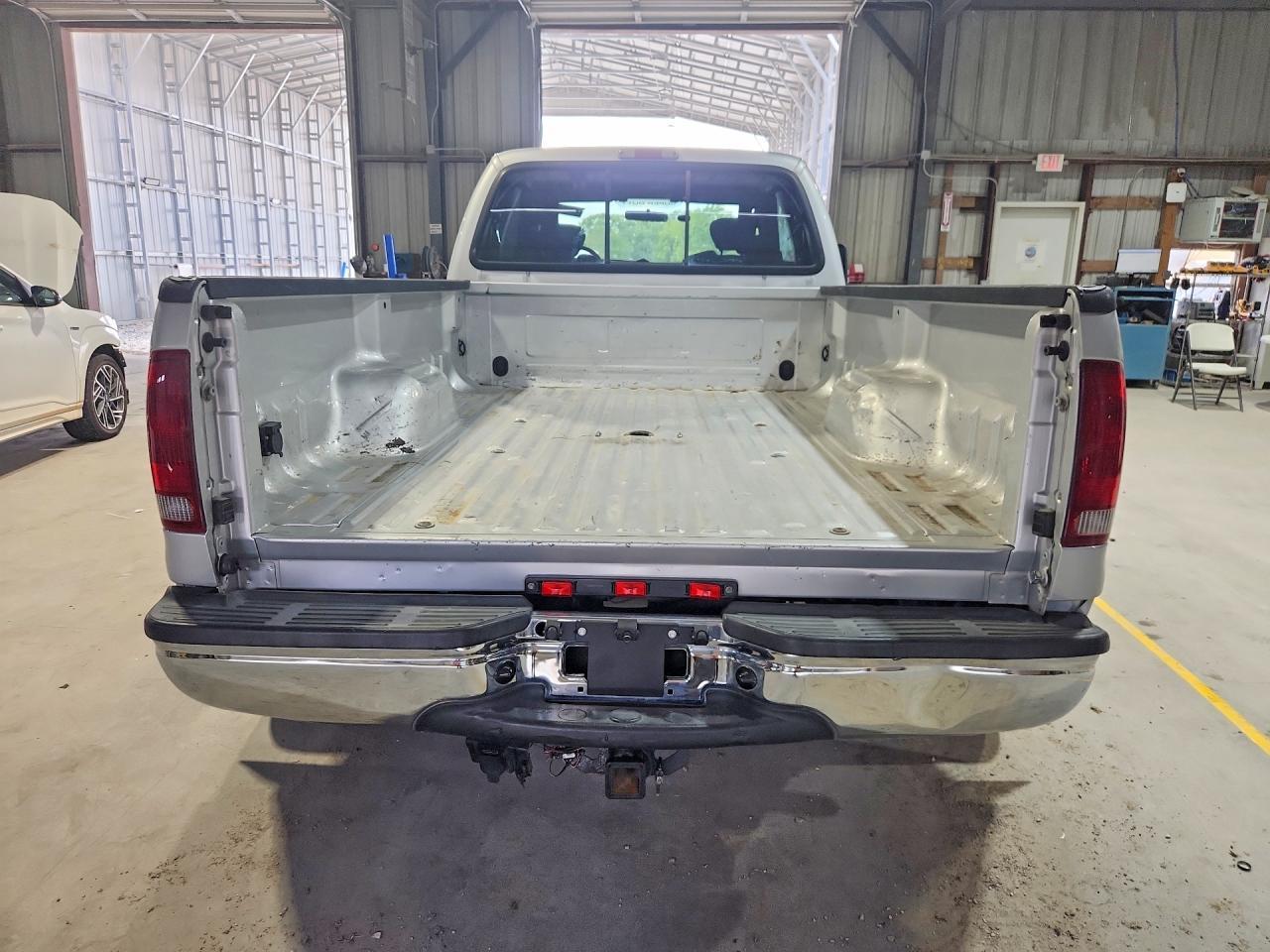 2004 Ford F350 Super Duty - Image 6